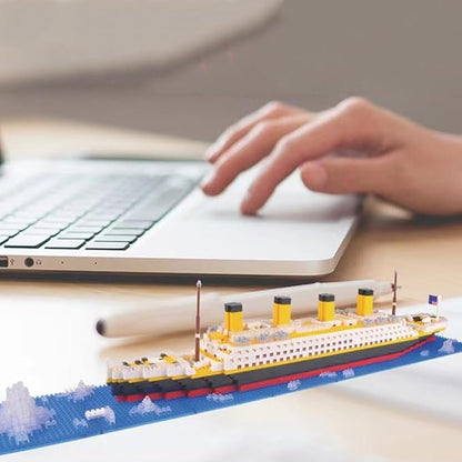 Titanic Ship Model Building Block Set 3D Puzzle Sets DIY Educational ToysMini Bricks Toy Micro Blocks Ideal Gift for Kids &amp Adults 1860PCS