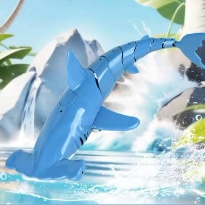 Beach and Summer Pool Remote Control Shark Boat Bath Toy RC Submarine Robo Shark Model Realistic Wiggle-Tail Electric Fish Hammerhead and Dusky Sharks Kids Gift Pool Toy for Ages 6–12 (Gray)