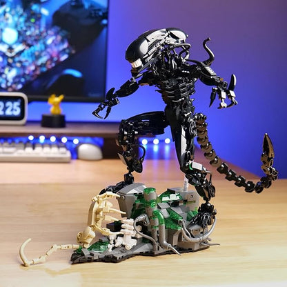 Xenomorph Building Set MOC Alien Action Figure Kit Compatible with Lego Horror Sci - Fi Collectible Model Figure &amp Detailed Base for Adults Kids Birthday for Movie Fans Aged 8+ 958PCS