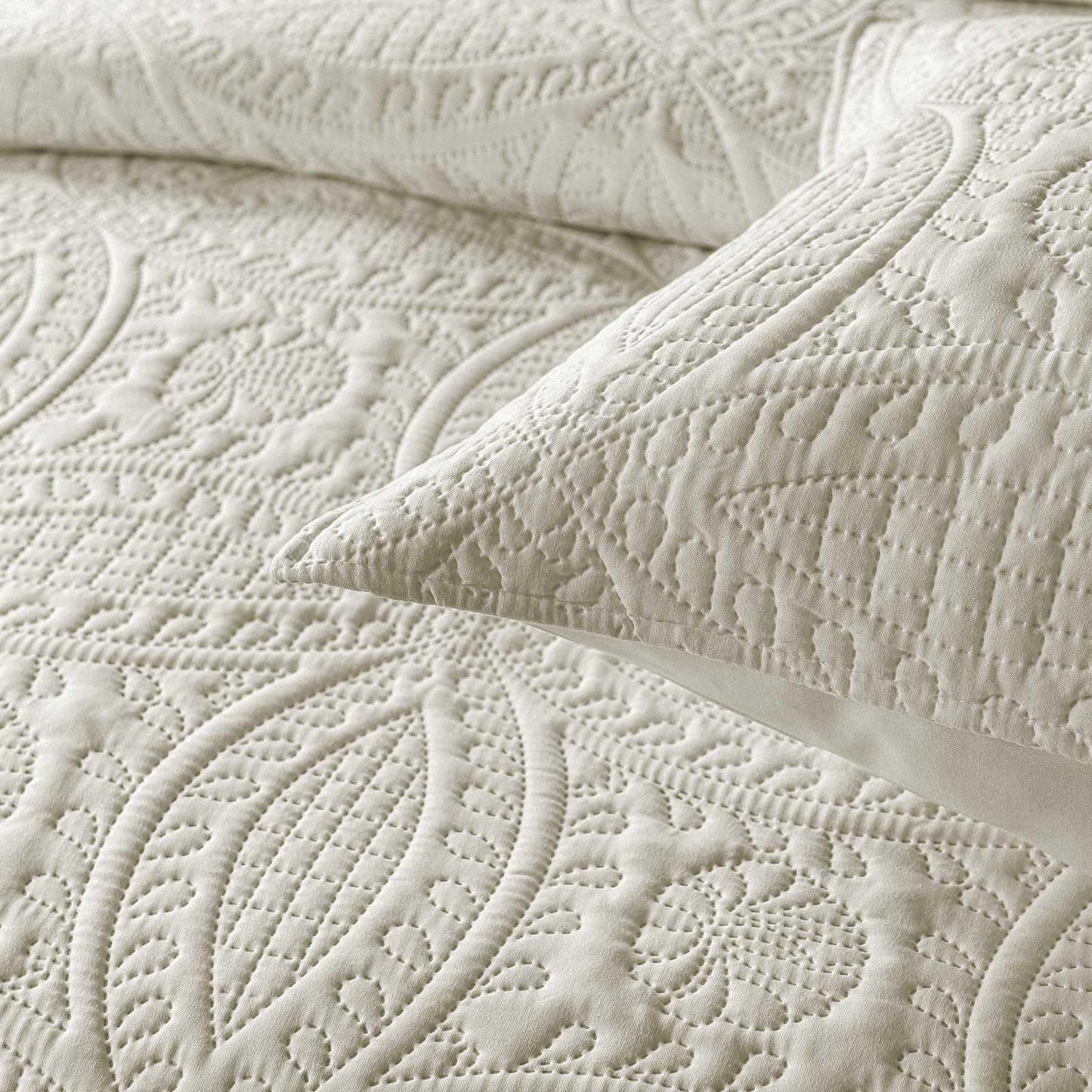 Boryard Beige King Size Quilt Set, 3-Piece Lightweight Soft Bedspread 104x90 inches Bedding Set with 2 Pillow Shams, Geometric Embossed Pattern