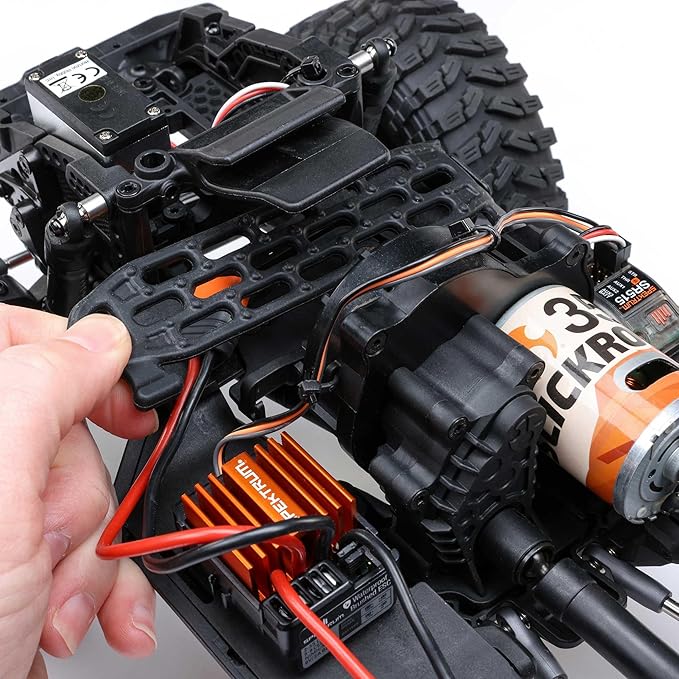 Axial RC Truck SCX10III Coyote: 1/10 4WD RTR with Battery and Charger Brushed Rock Crawler Gold AXI-3071
