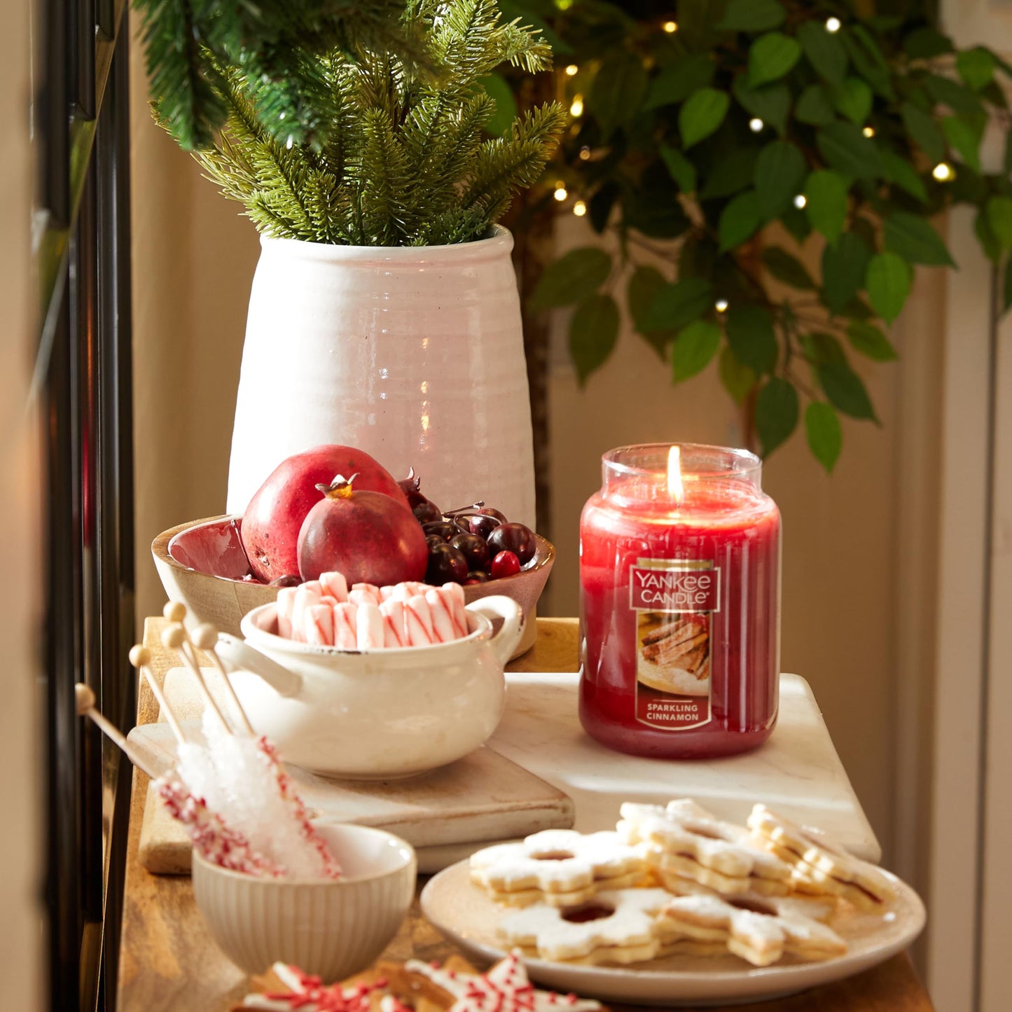 Yankee Candle Sparkling Cinnamon Scented, Classic 22oz Large Jar Single Wick Candle, Over 110 Hours of Burn Time | Holiday Gifts for All: Perfect for Fall and Winter Decor