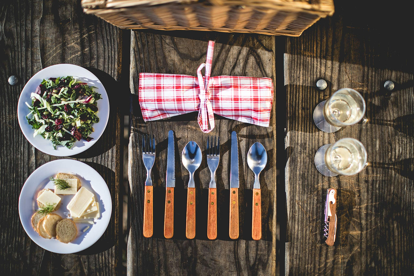 PICNIC TIME Piccadilly Picnic Basket, Romantic Picnic Basket for 2 - Includes Utensil Set, Glasses, Plates, and Wine Opener, (Red & White Plaid Pattern)
