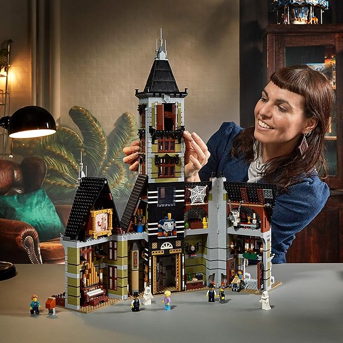 LEGO Icons Haunted House Building Set 10273 Haunted House Kit Creative Crafts for Adults and Family Powered Up Ready Building Kit with 10 Minifigures Halloween Decoration to Build Together